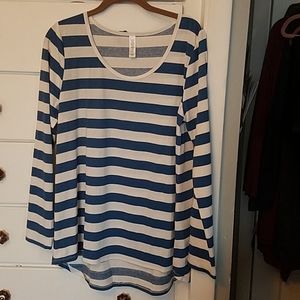 Lularoe long sleeve tee NWOT